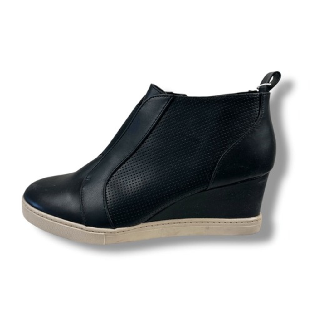 A New Day Women's Size 11 Faux Leather‎ Wedge Sneaker Black Perforated Edgy NWT